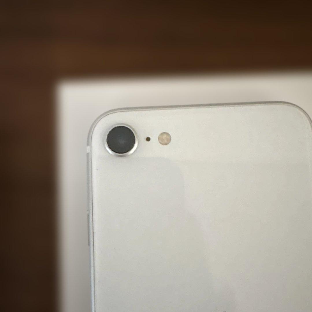 【美品】Apple iPhone SE (第2世代) ホワイト128GB