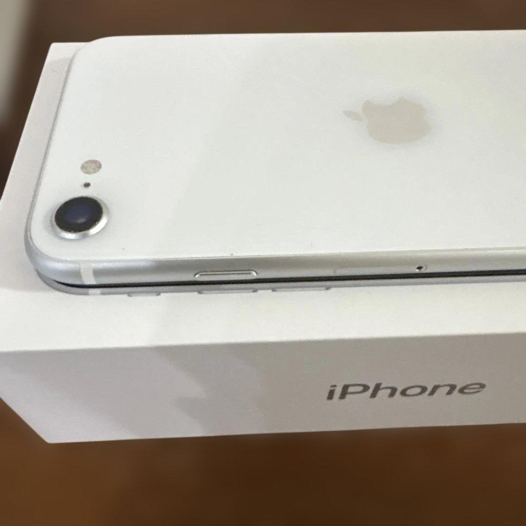 【美品】Apple iPhone SE (第2世代) ホワイト128GB