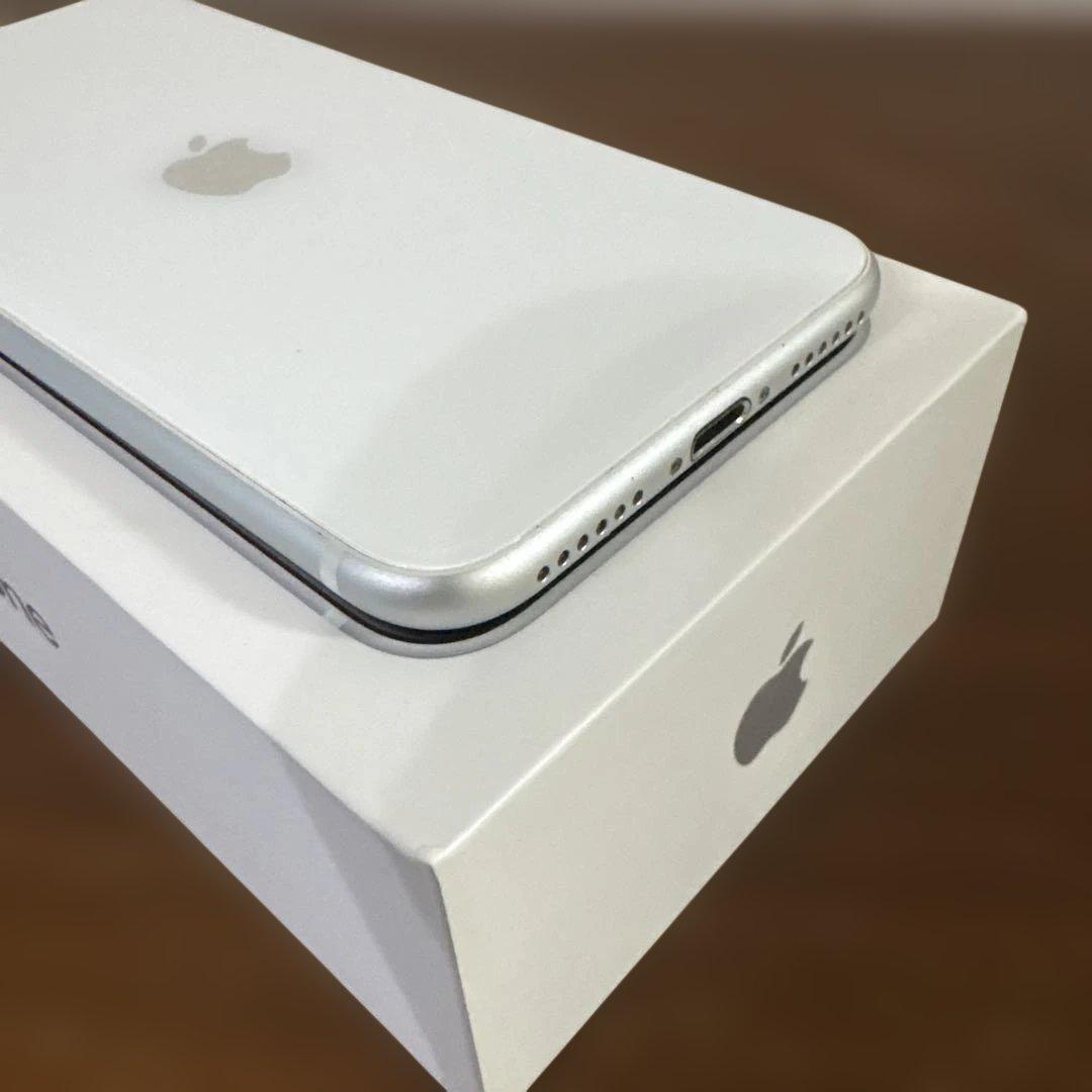 【美品】Apple iPhone SE (第2世代) ホワイト128GB