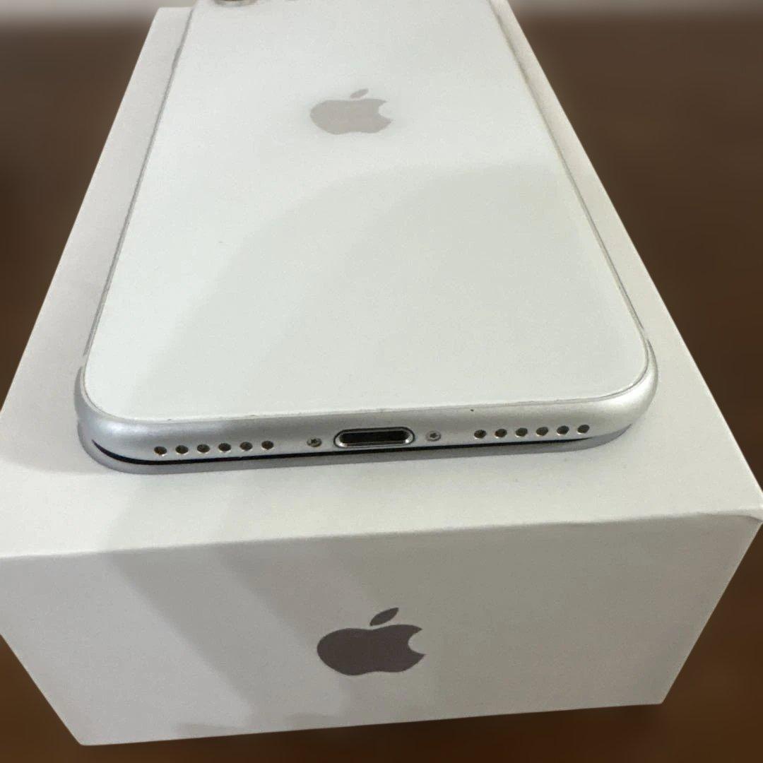 【美品】Apple iPhone SE (第2世代) ホワイト128GB
