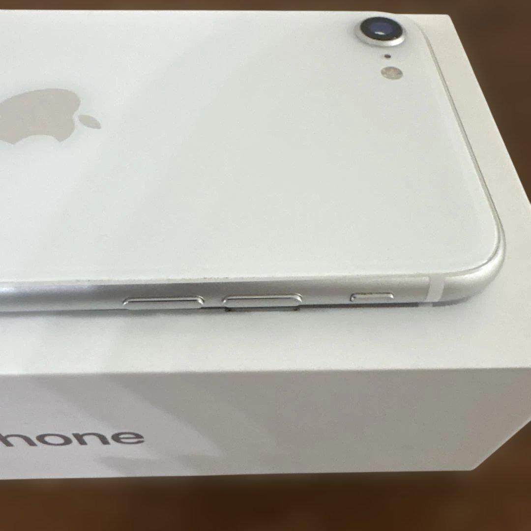 【美品】Apple iPhone SE (第2世代) ホワイト128GB