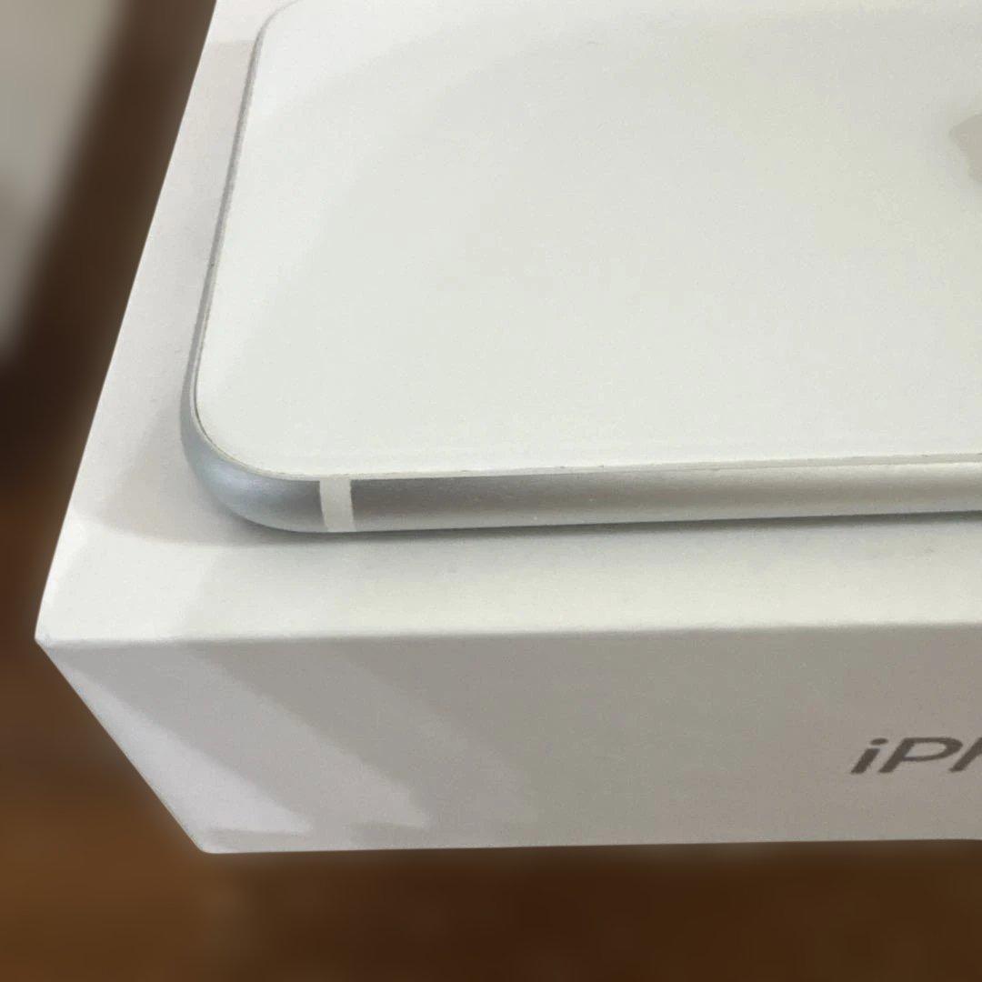 【美品】Apple iPhone SE (第2世代) ホワイト128GB