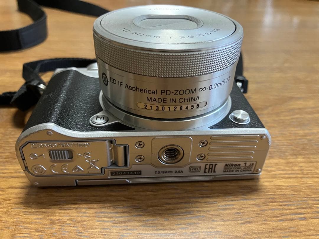 Nikon1 J5 +10-30mmパワーズームレンズ付き