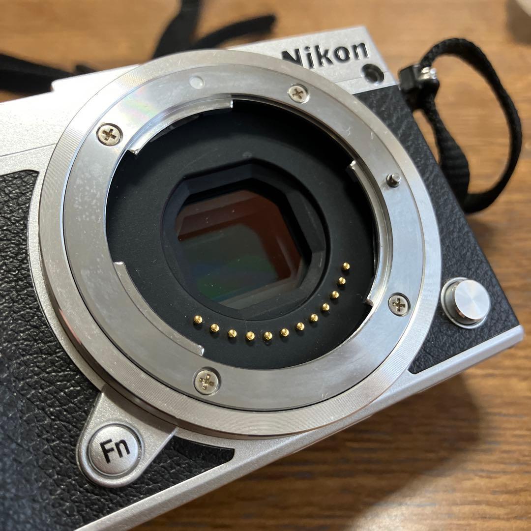 Nikon1 J5 +10-30mmパワーズームレンズ付き