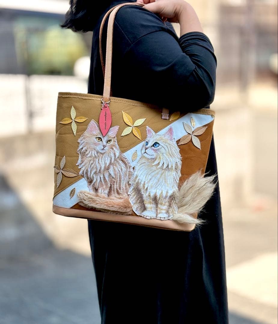 (手づくり)「シュッ」と「まる」ネコと猫のトートバッグ/アップリケ刺繍