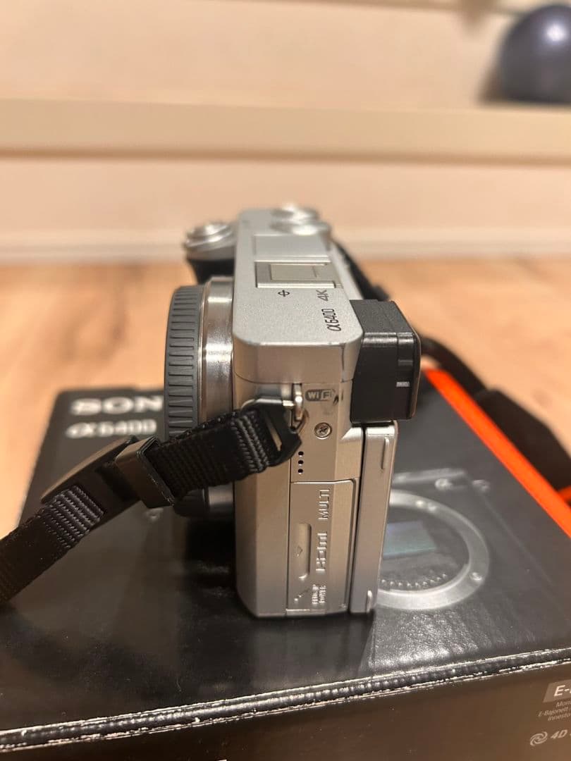 人気のシルバー色カメラ　SONY α6400 ミラーレス一眼カメラセット