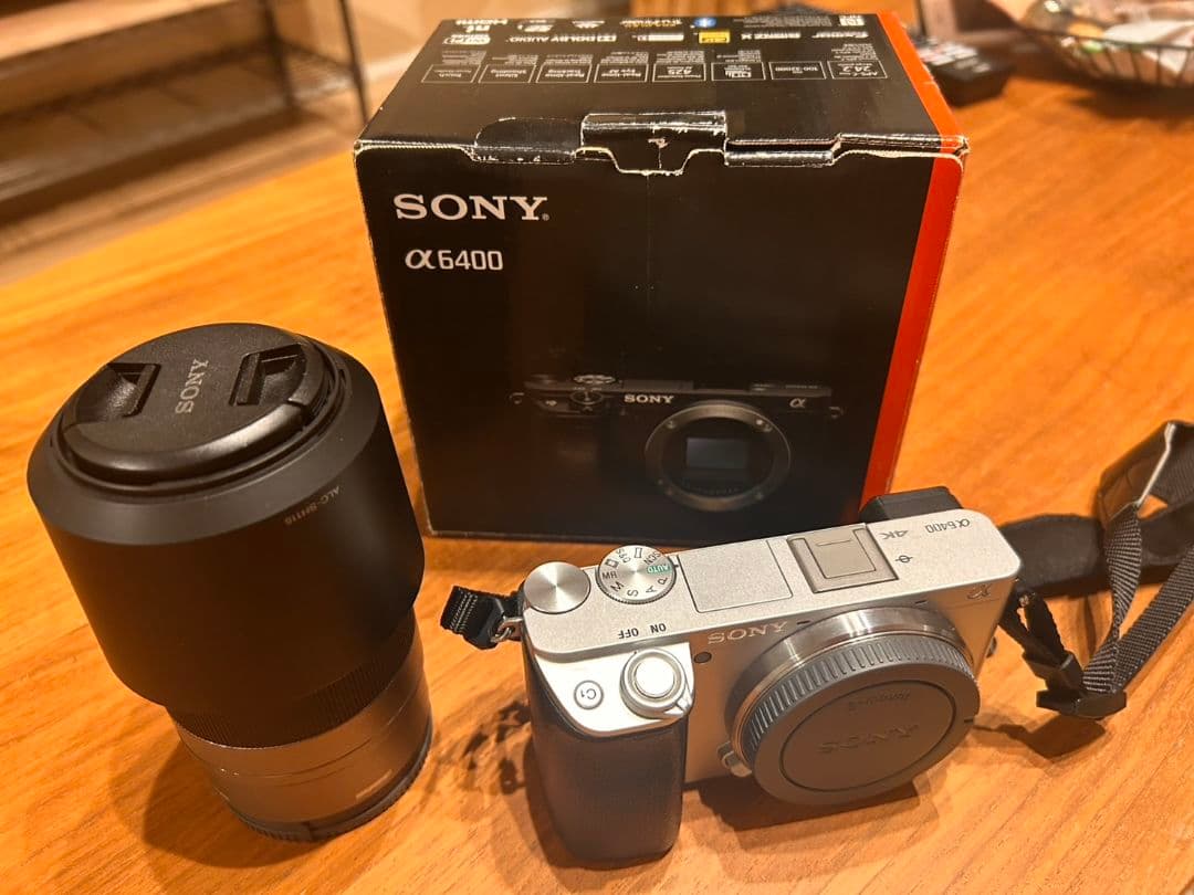 人気のシルバー色カメラ　SONY α6400 ミラーレス一眼カメラセット