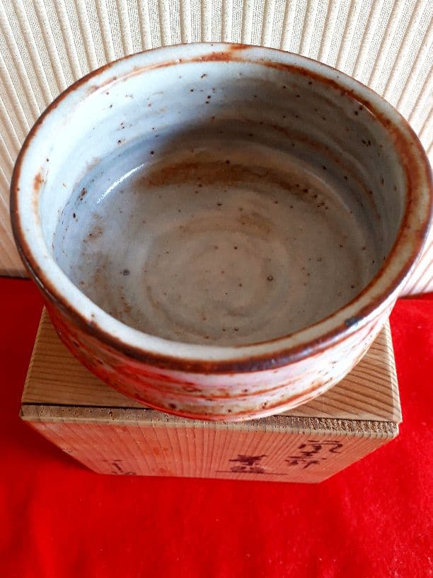 佐々木八十二の鼠志野茶碗