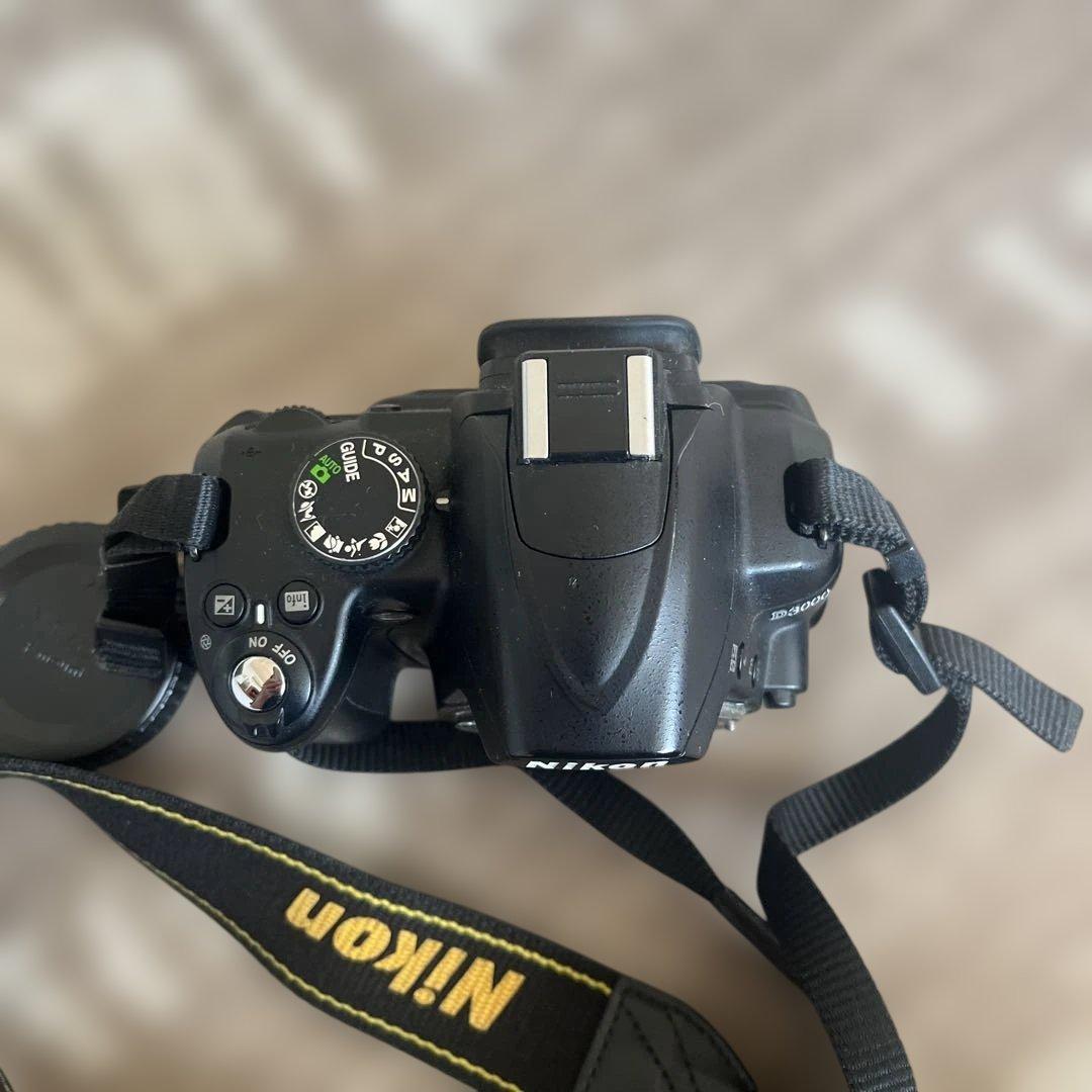 Nikon D3000デジタル一眼レフカメラ カバー付き