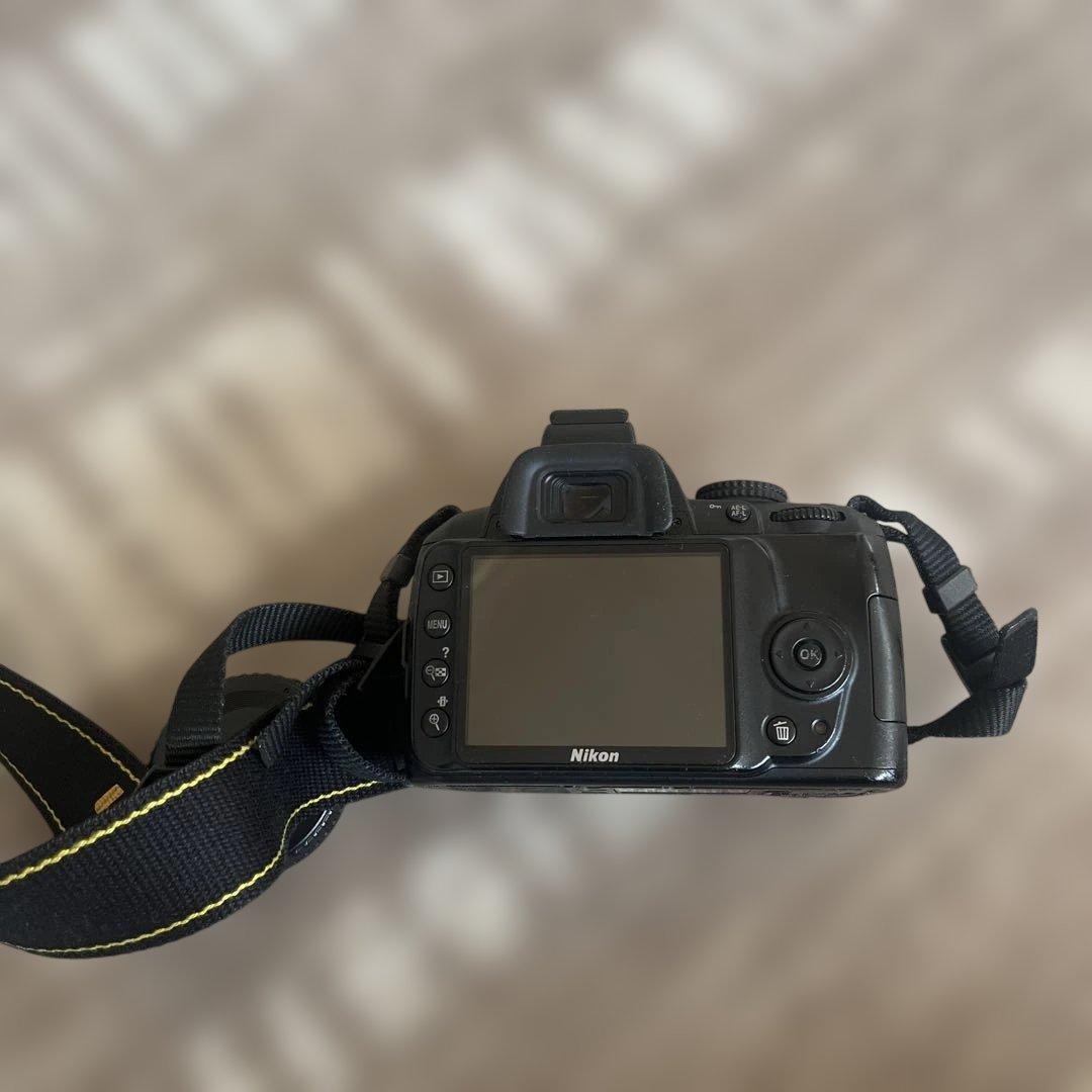 Nikon D3000デジタル一眼レフカメラ カバー付き