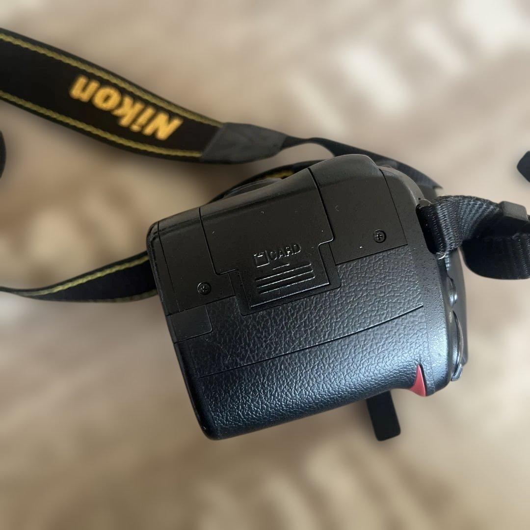 Nikon D3000デジタル一眼レフカメラ カバー付き