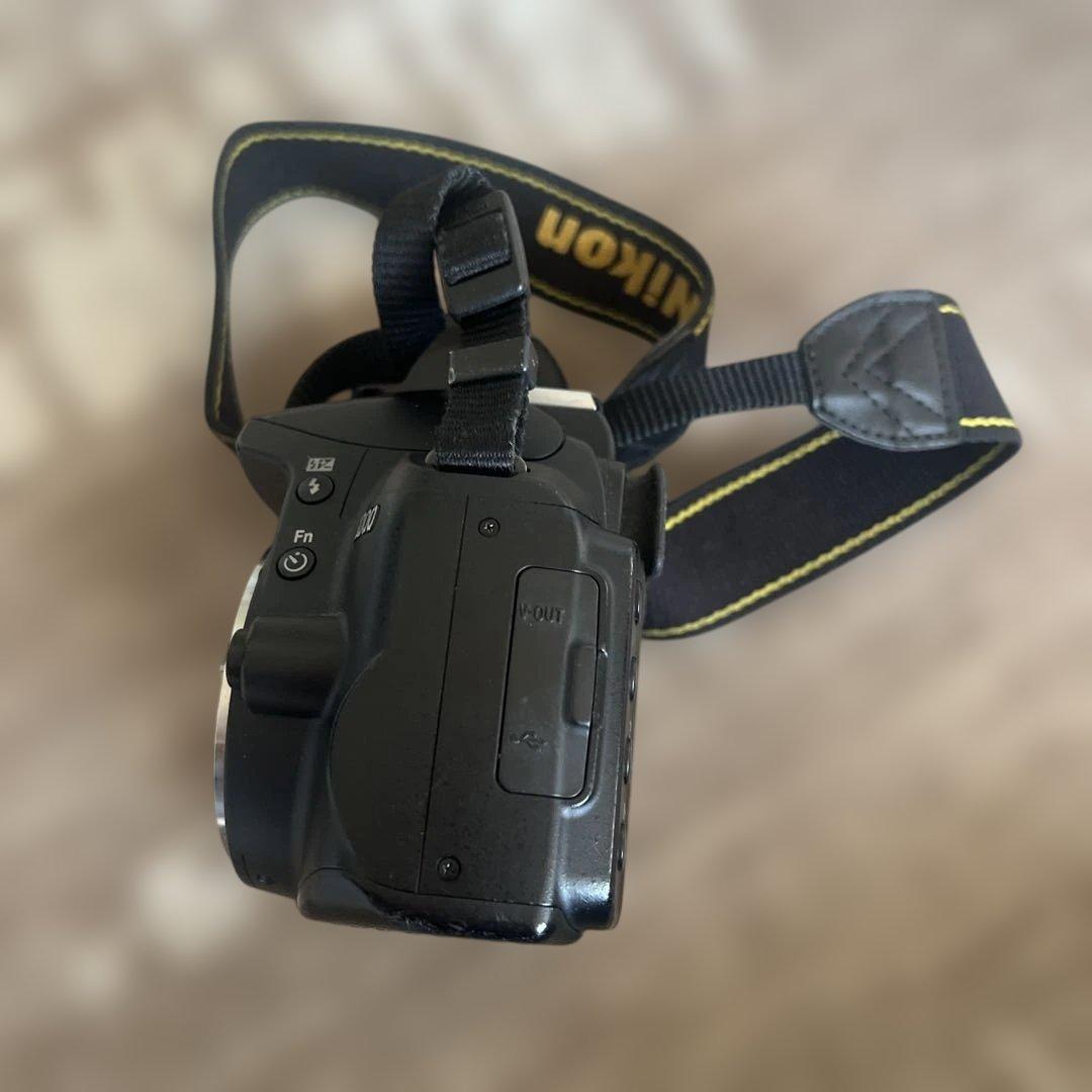 Nikon D3000デジタル一眼レフカメラ カバー付き