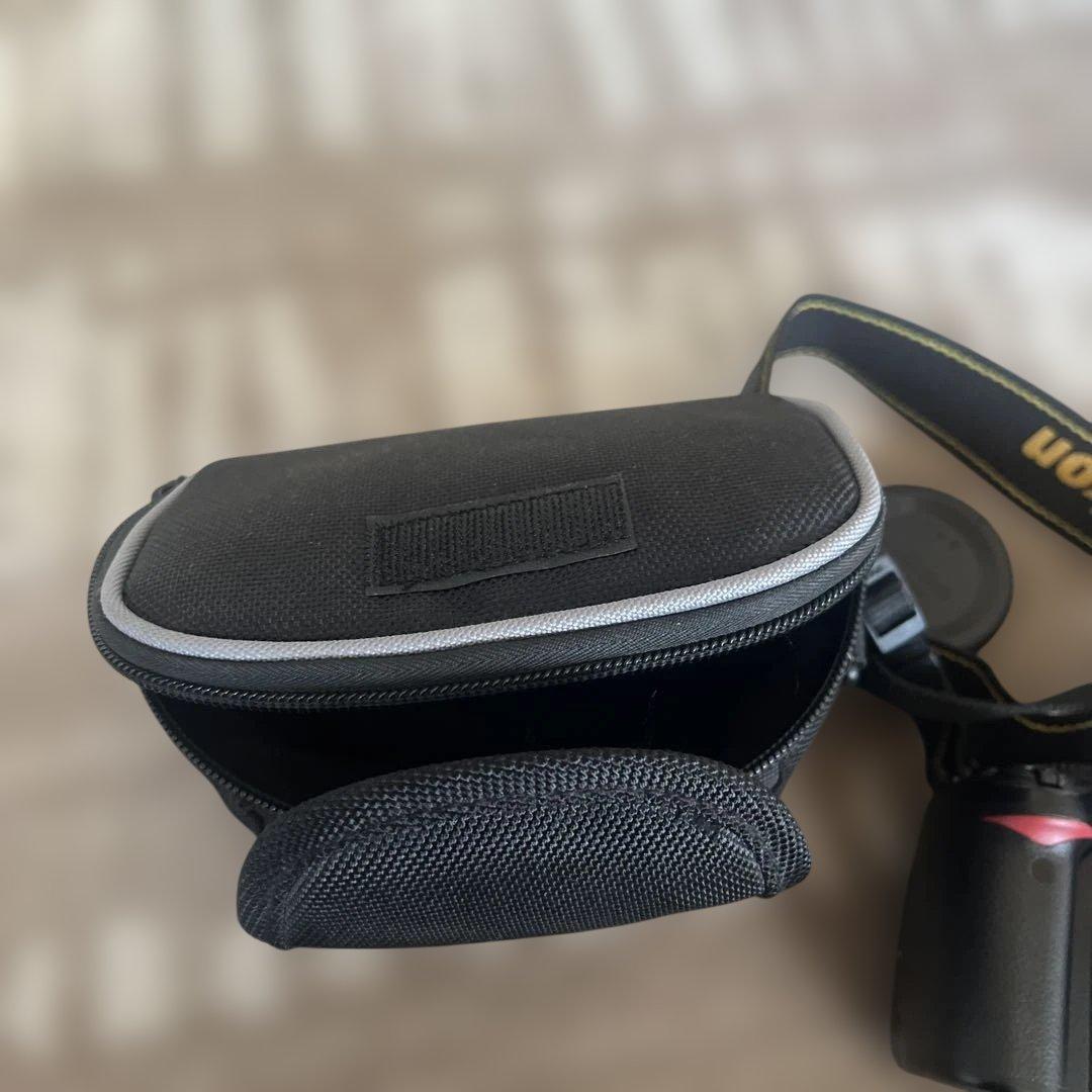 Nikon D3000デジタル一眼レフカメラ カバー付き