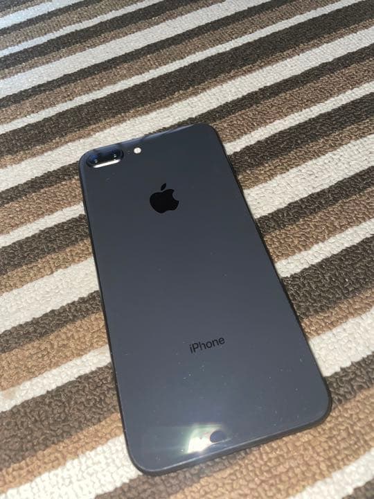iPhone 8 Plus 64GB au 利用制限：○