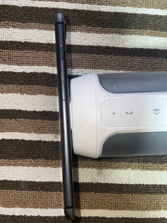 iPhone 8 Plus 64GB au 利用制限：○