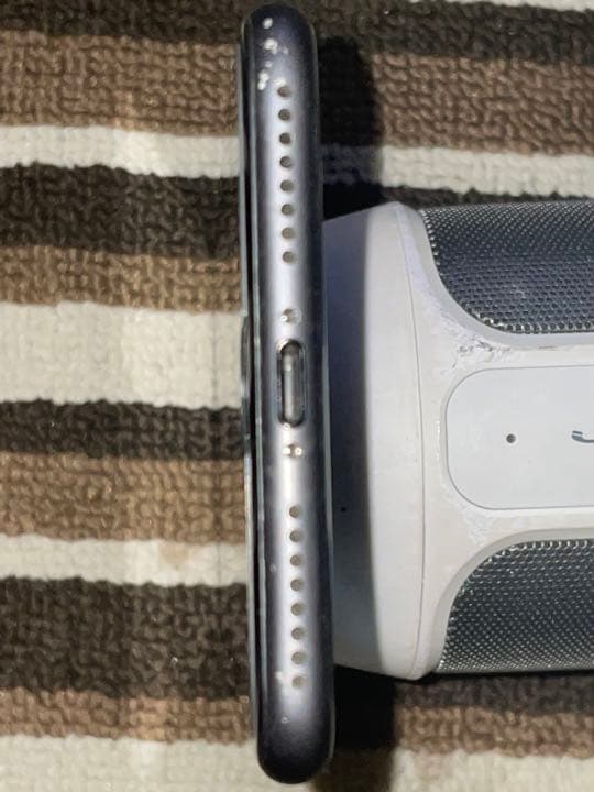 iPhone 8 Plus 64GB au 利用制限：○