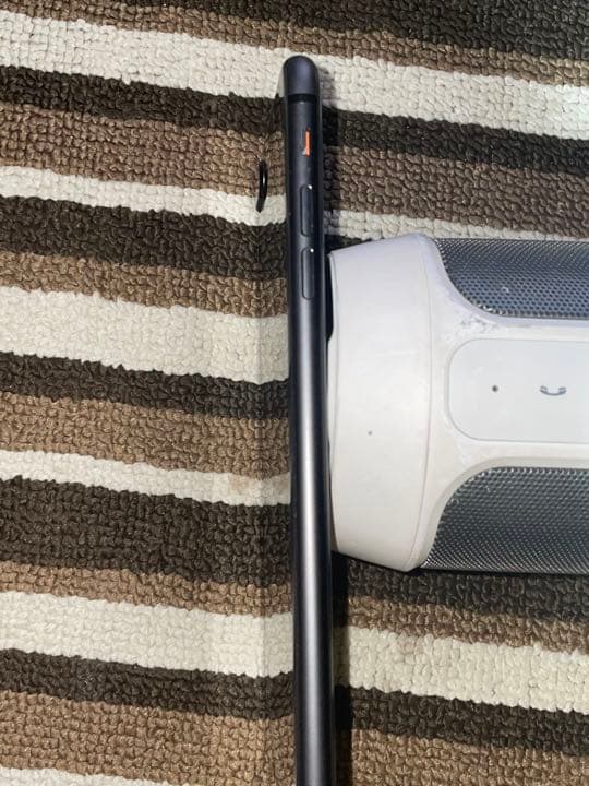 iPhone 8 Plus 64GB au 利用制限：○