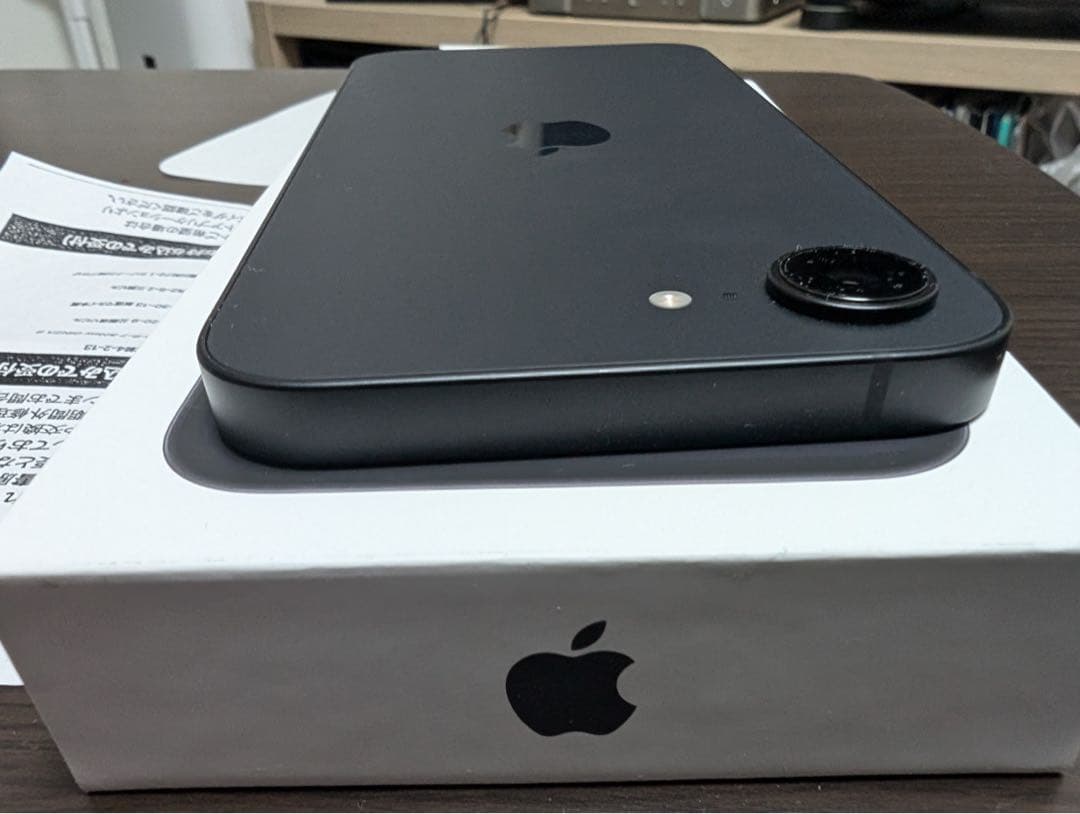 Apple iPhone 16e ブラック 本体