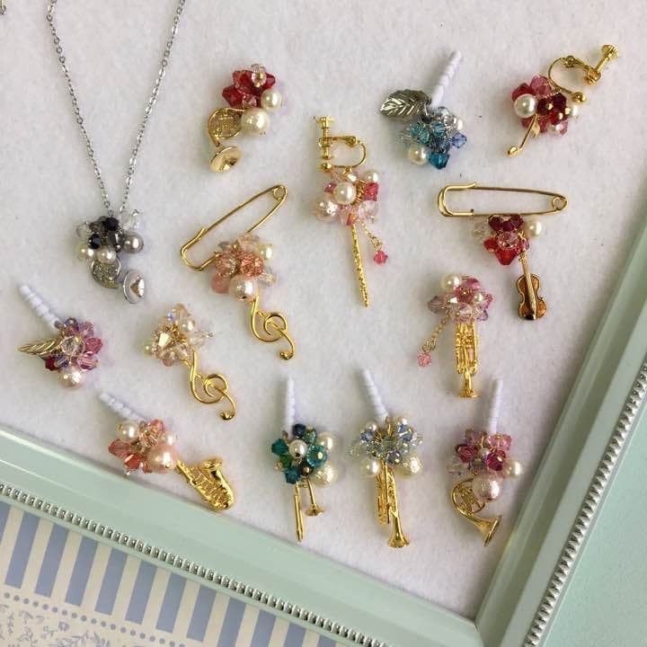 パヴェボール イヤリング♡ストロベリーレッド