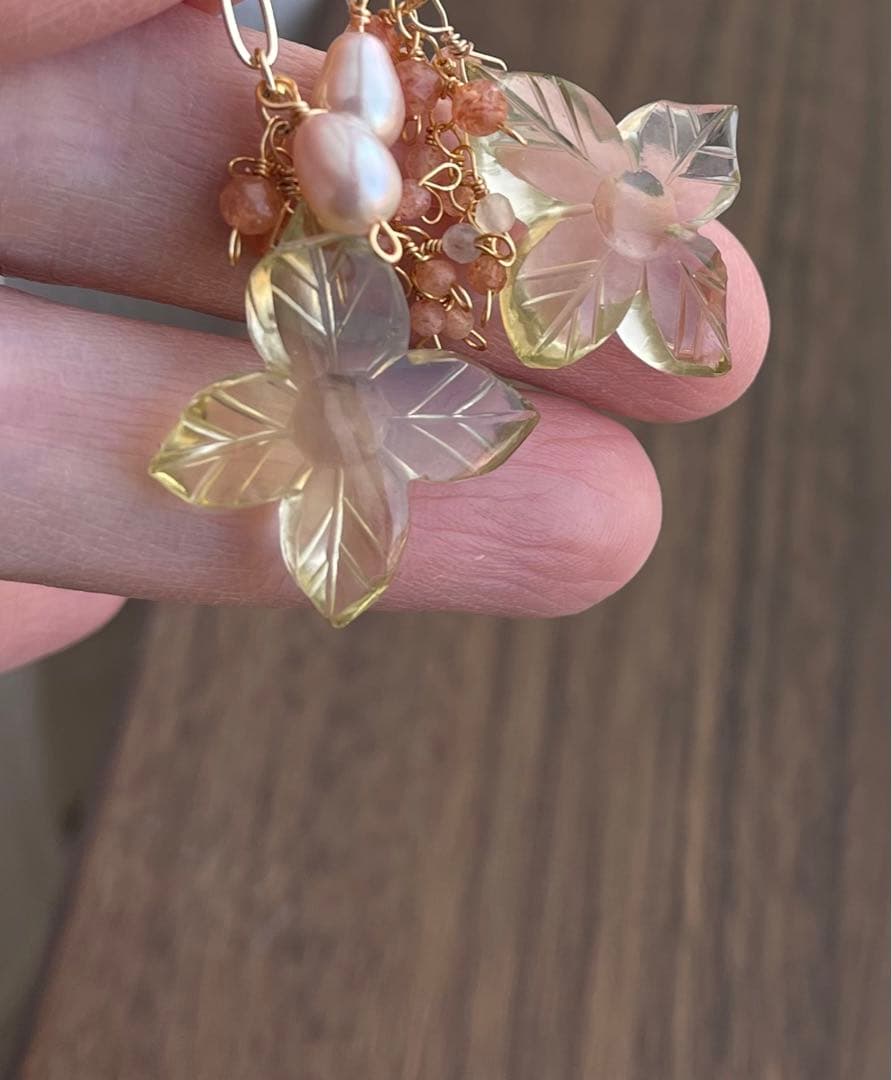 春＊レモンクォーツフラワーカービングのピアスチャーム＊サンストーンと