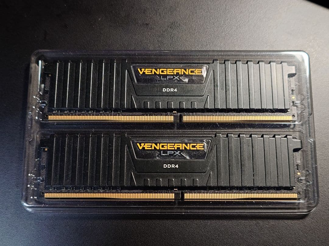 メモリ CORSAIR VENGEANCE DDR4 16GB 3000MHz