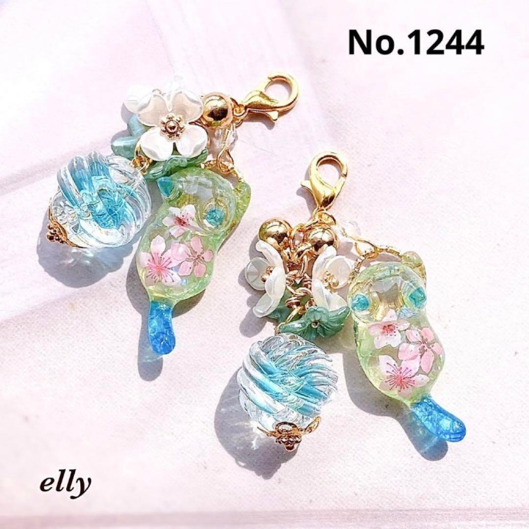 【sawasawa様】1220.琉球ガラス　ジャンピング猫　レジン　チャーム