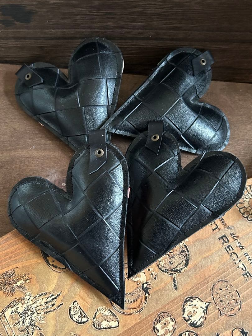 型押しレザー(合皮)ぷっくりハート　No.18