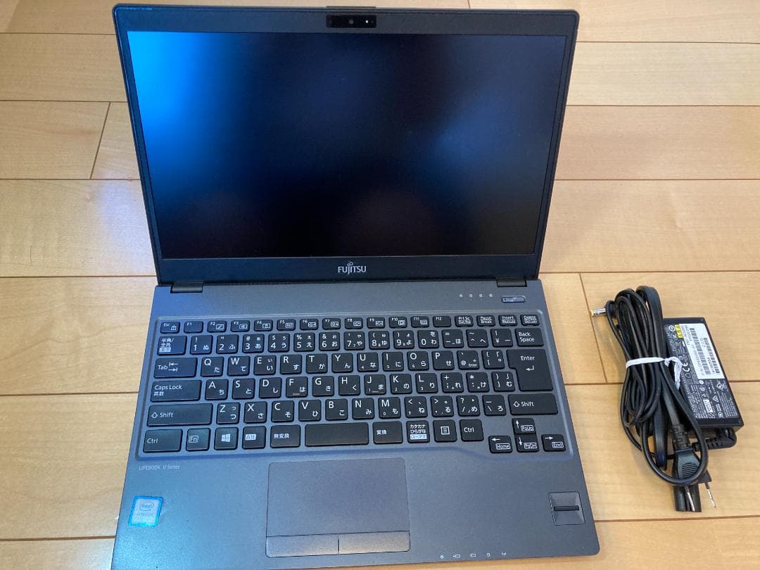 【軽量】Fujitsu LIFEBOOK /メモリ8GB / SSD 256GB