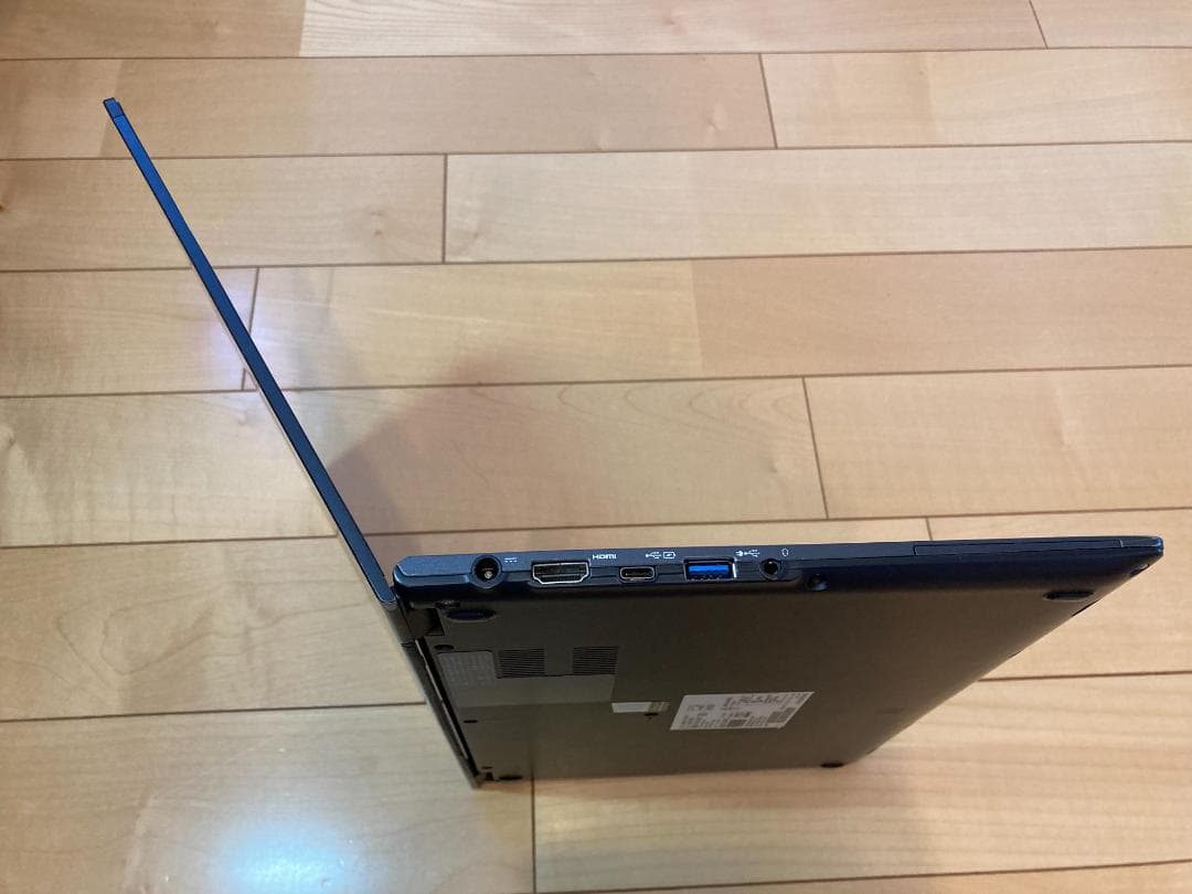 【軽量】Fujitsu LIFEBOOK /メモリ8GB / SSD 256GB