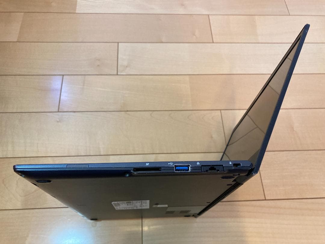 【軽量】Fujitsu LIFEBOOK /メモリ8GB / SSD 256GB