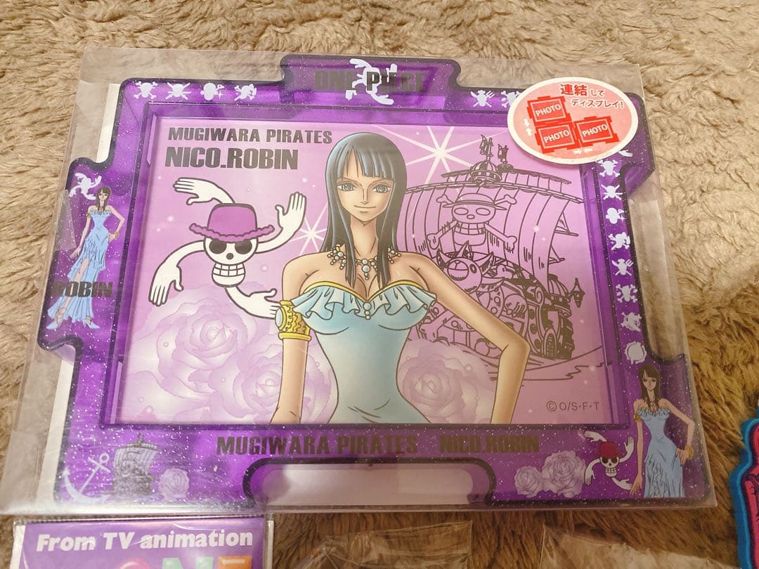 ワンピース　ロビン　グッズ　初期　缶バッジ