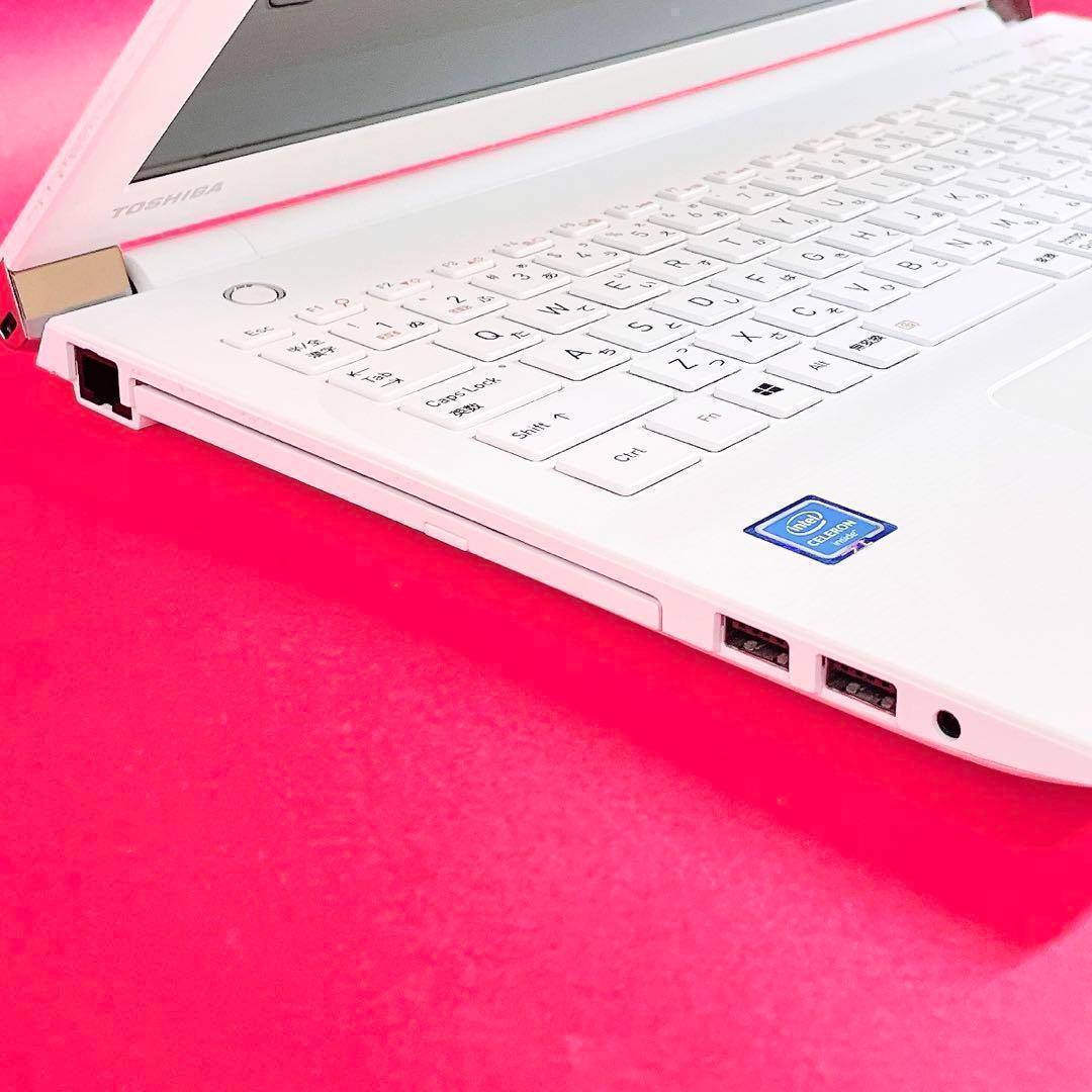 初心者おすすめ❣️初期設定済みですぐ使える薄型ノートパソコン✨️大容量カメラ付き白