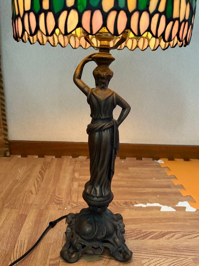 ステンドグラスランプ 女性像デザイン