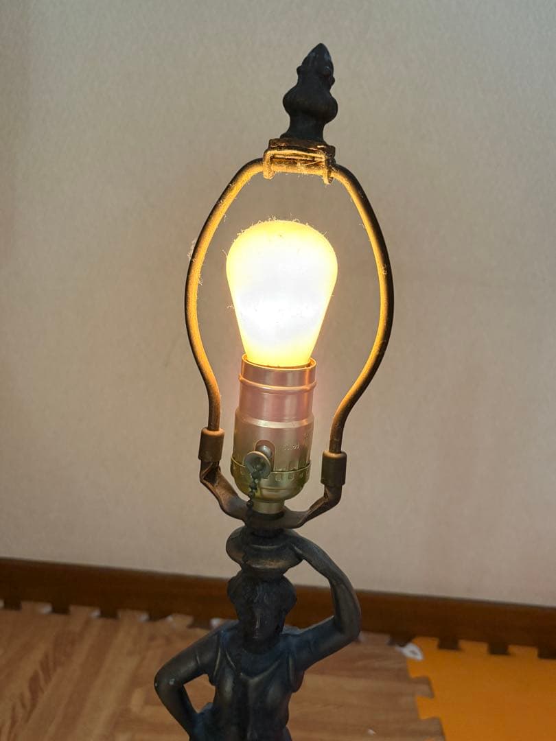 ステンドグラスランプ 女性像デザイン