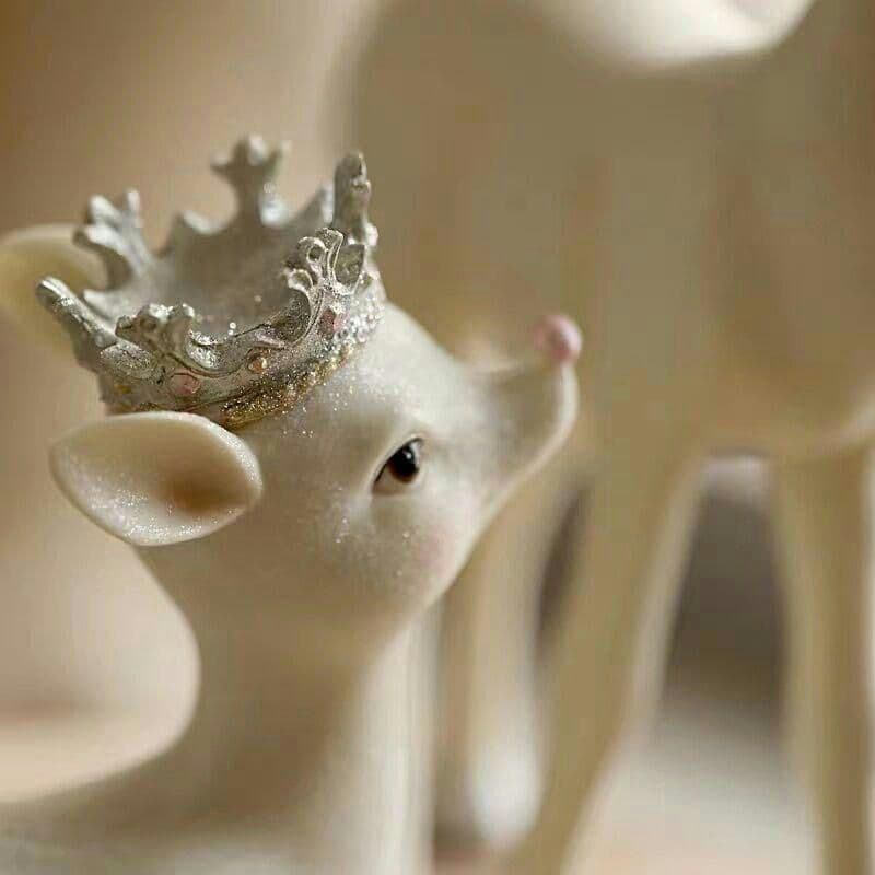 バレンタインデーの贈り物のヨーロッパ式の白色のカップルの小鹿の置物樹脂の装飾品の