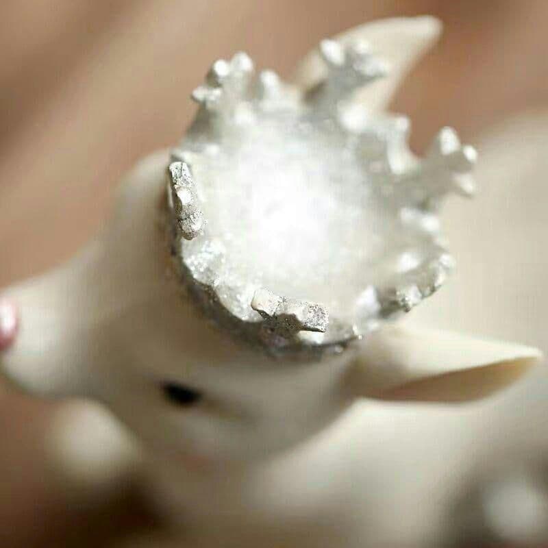 バレンタインデーの贈り物のヨーロッパ式の白色のカップルの小鹿の置物樹脂の装飾品の