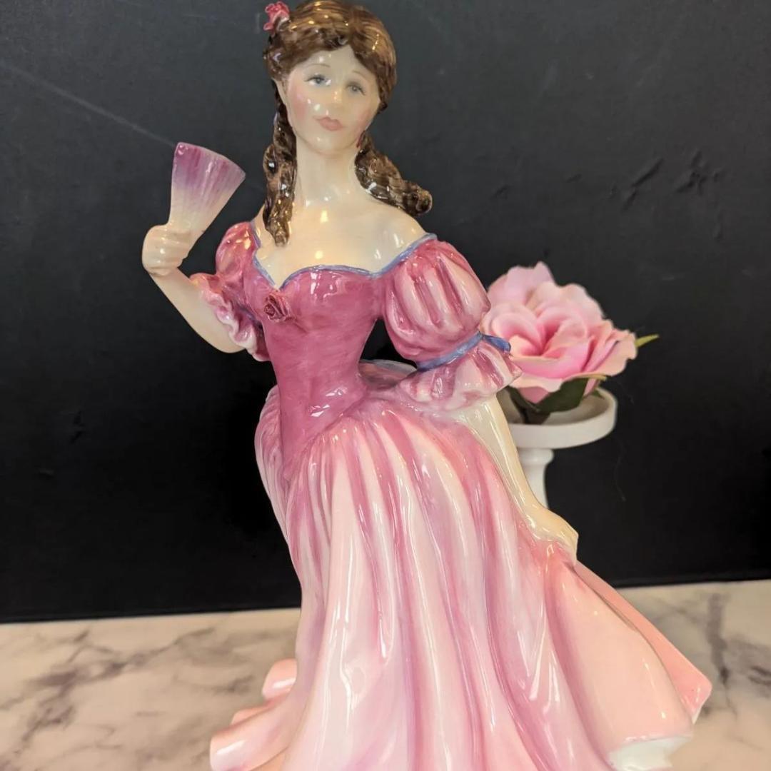 ロイヤルドルトン ローレン 1999年 フィギュリンオブザイヤー★置物人形 陶器