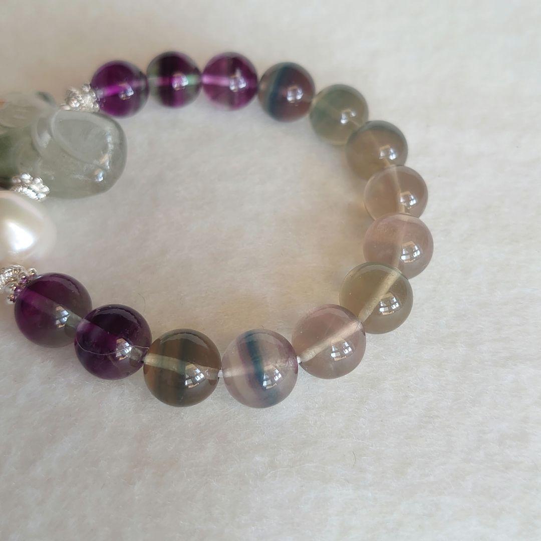 ガーデンクォーツネコ、フローライト、淡水パール天然石ブレス　素敵な逸品