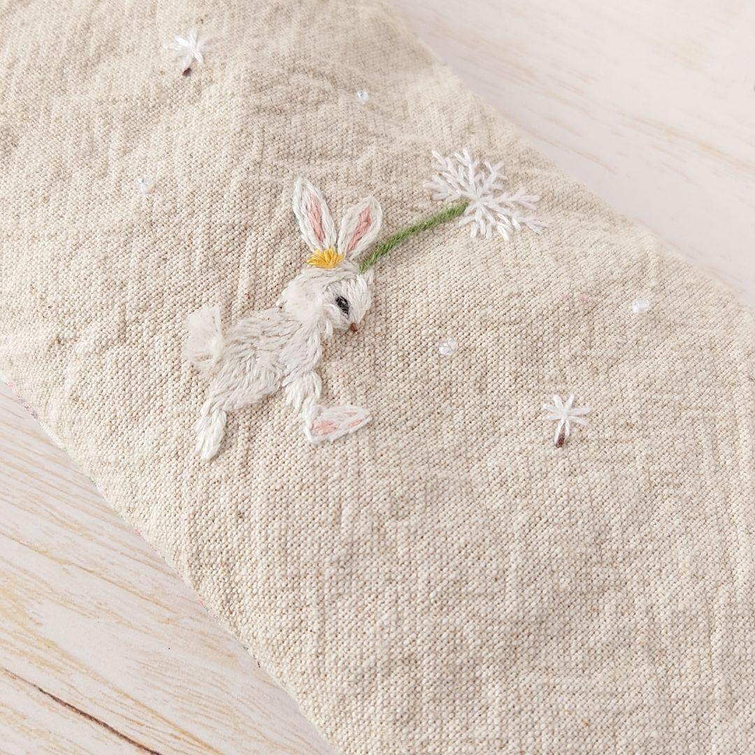 手刺繍入あずき/小豆のアイピロー【うさこと綿毛】