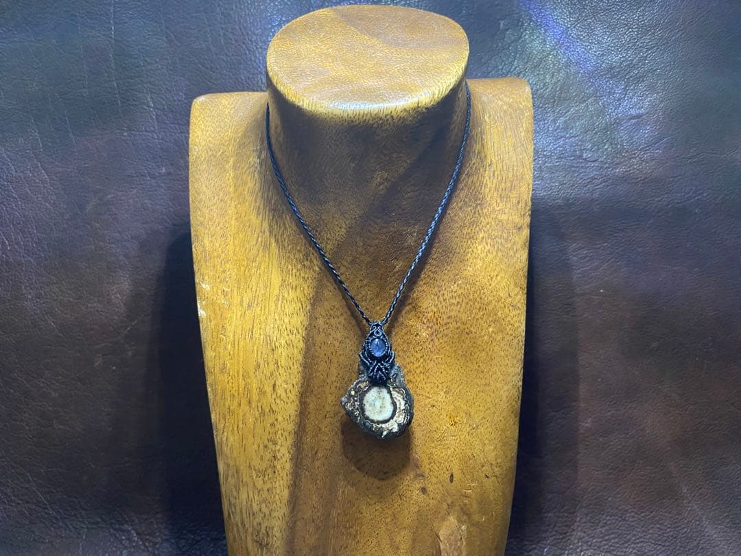 ブラックソーラークォーツ&タンザナイト　マイクロマクラメネックレス