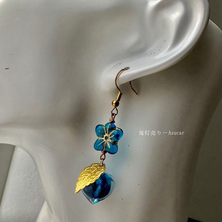 氷の結晶と氷の鬼灯　氷の華纏う鬼灯　ブルー　唐草ピアス　イヤリング