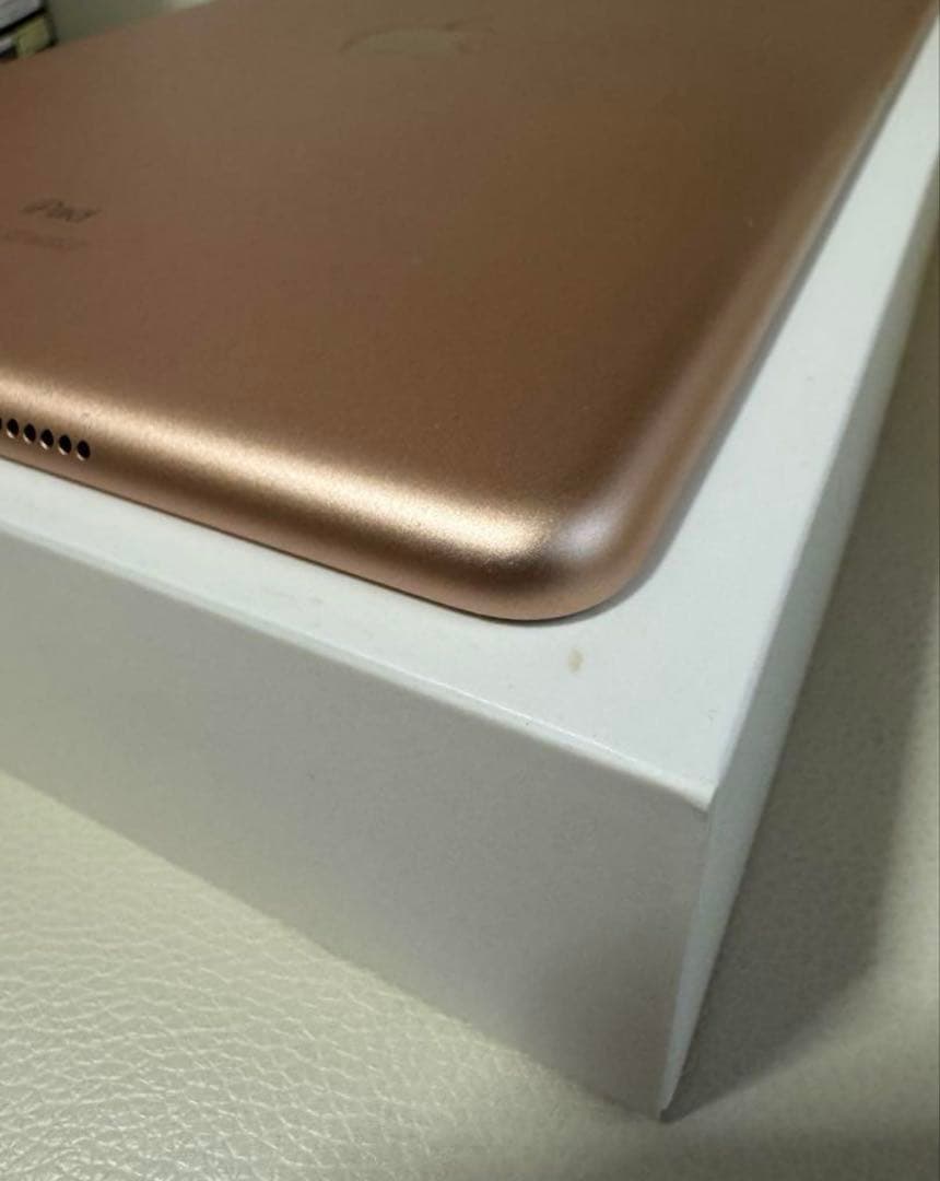 【美品】iPad 第8世代 32GB Wi-Fi+Cellular ゴールド