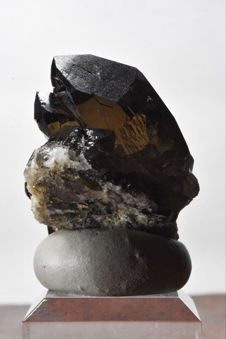 ★ガウリシャンカール産 モリオングインデル