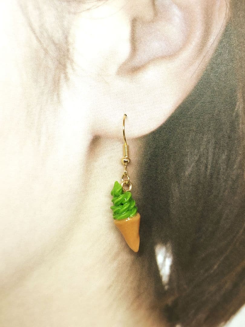 抹茶ソフトクリームピアス