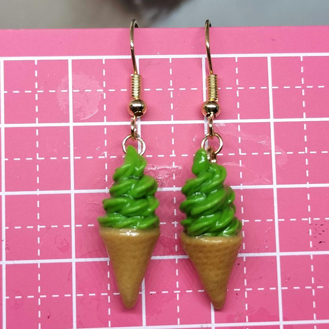 抹茶ソフトクリームピアス