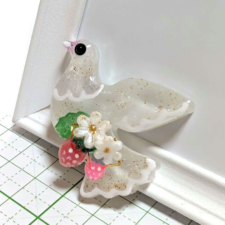 鳩　レジンヘアゴム　お弁当はイチゴ