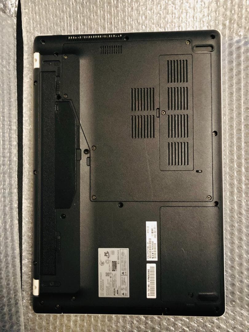 富士通　FMVA42XW・2016冬・8G／1TB・W11+Office