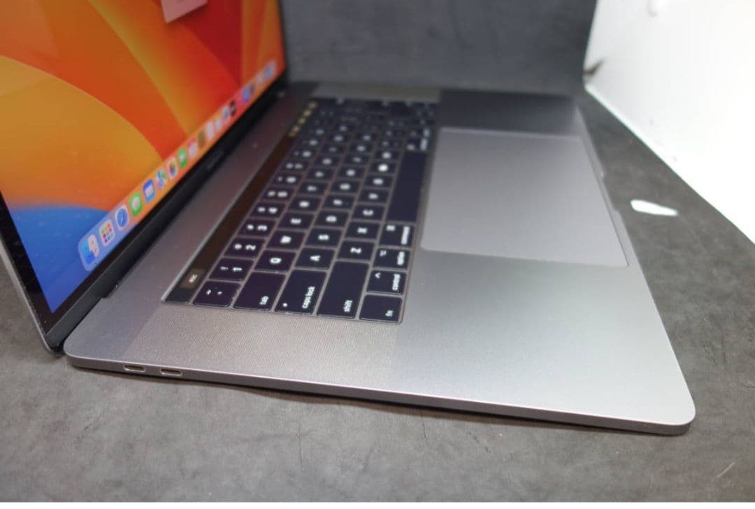 Macbook Pro 2017 i7 15インチ 16gb/256gb