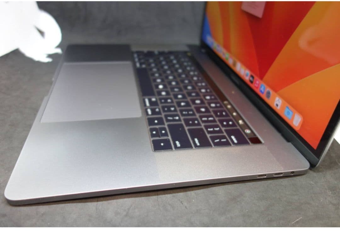 Macbook Pro 2017 i7 15インチ 16gb/256gb