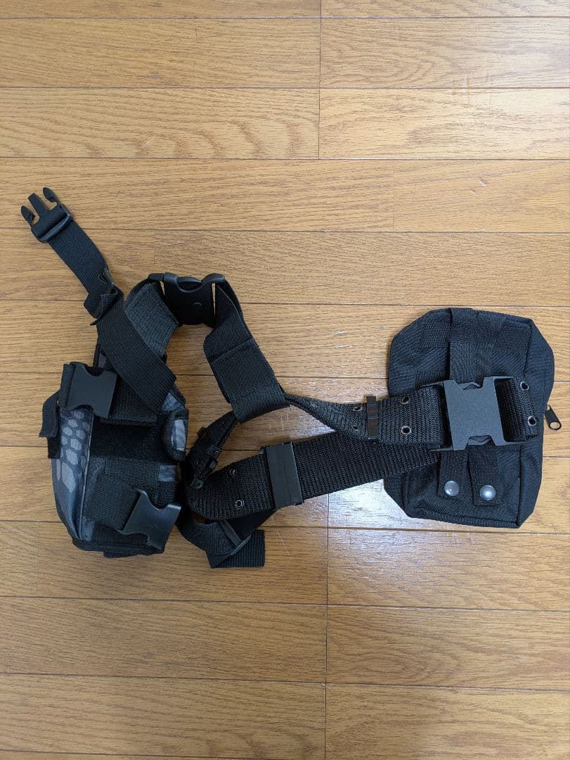 サバゲー装備セット（迷彩ベスト、黒ベスト、ヘルメット、サイホルスター）